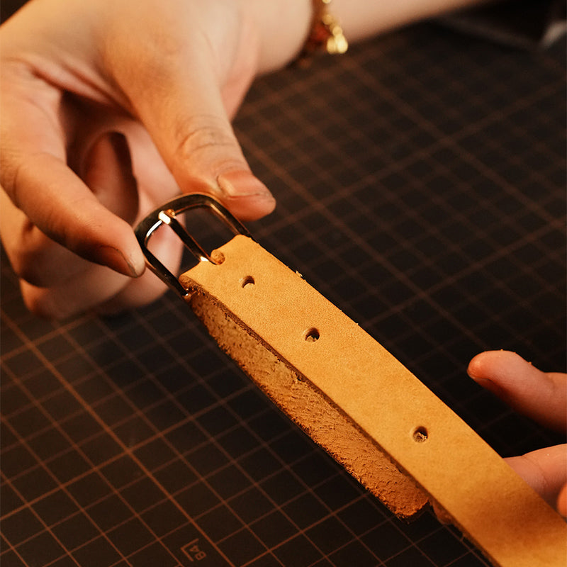 DIY Leather Cat Collar With Pin Buckle